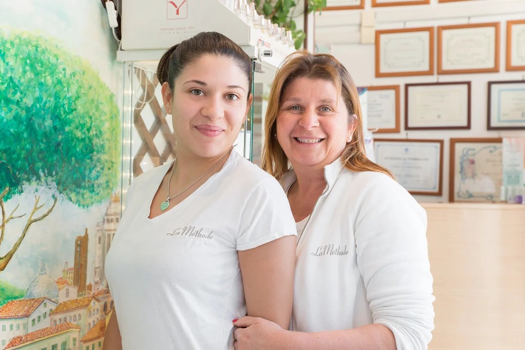 Federica e Linda — il team del Centro Estetico La Methode Roma Monteverde in divisa ufficiale